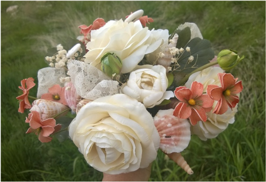 DIY seashell bridal bouquet , coastal wedding ideas, bouquet with shells and flowers, shell and floral wedding bouquet, seashell bouquet tutorial, seashell bridal bouquet tutorial